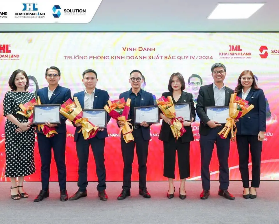 Vinh danh trưởng phòng kinh doanh xuất sắc Quý IV/2024