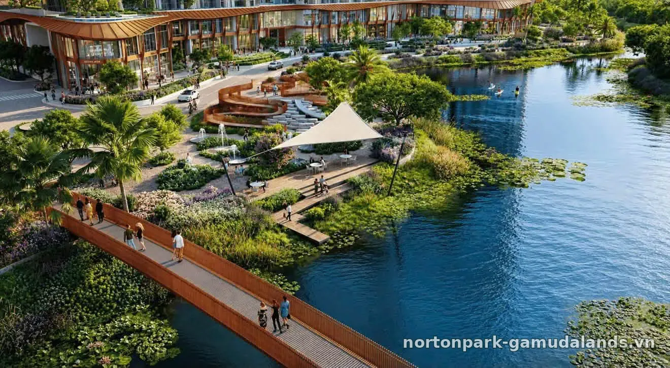 Hồ cảnh quan và cầu gỗ đi dạo tại Norton Park