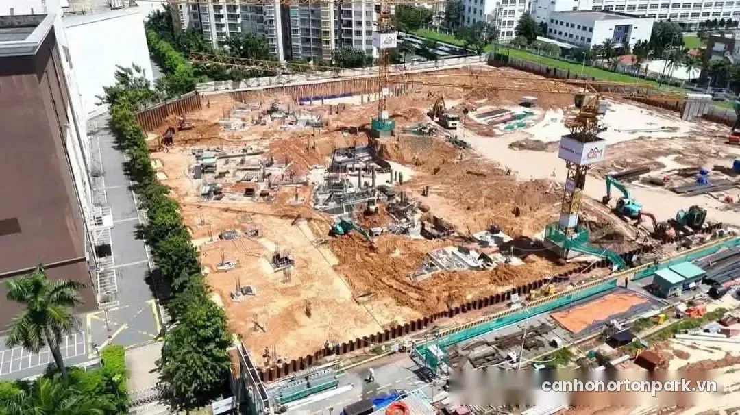 Máy móc thi công tại công trường Norton Park